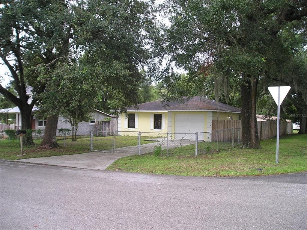 5828 10TH STREET ZEPHYRHILLS, FL 33542