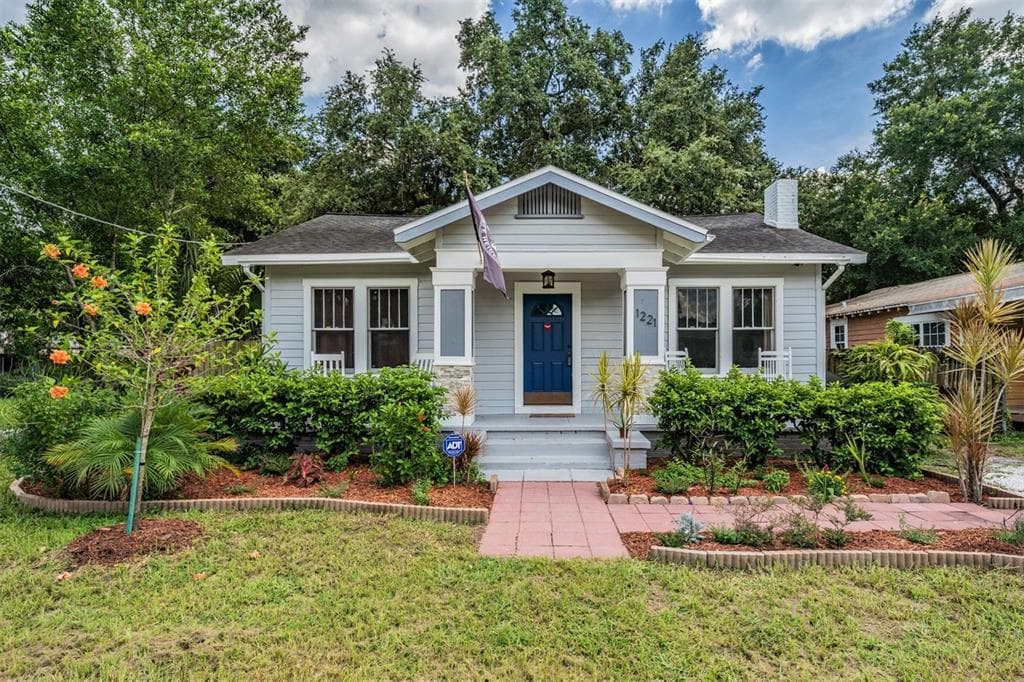 1221 E GIDDENS AVENUE TAMPA, FL 33603