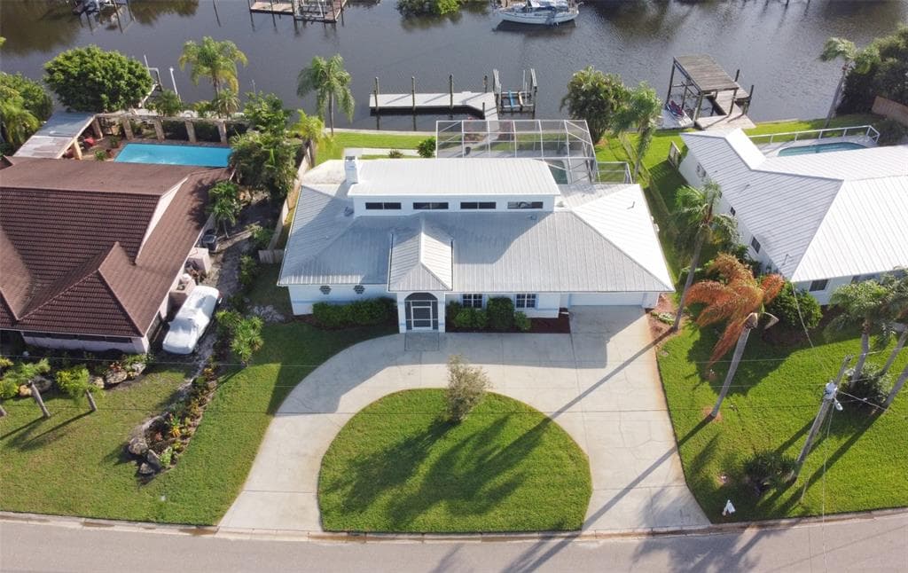 617 KINGSTON COURT APOLLO BEACH, FL 33572