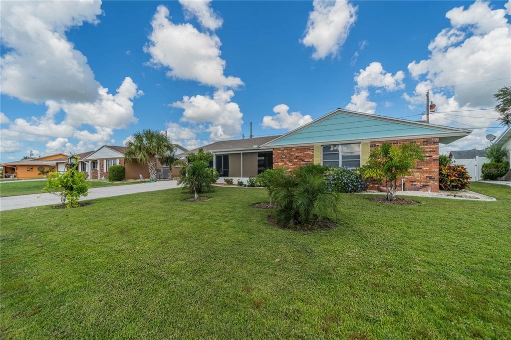 641 OAKMONT AVENUE SUN CITY CENTER, FL 33573