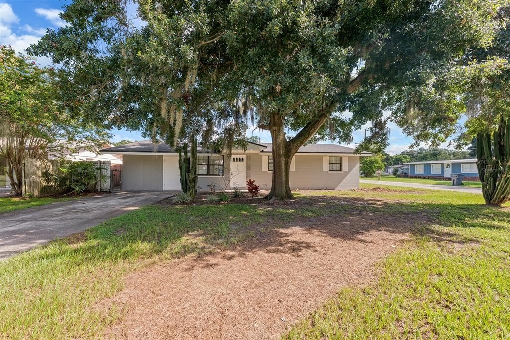 2664 MINEOLA DRIVE LAKELAND, FL 33801