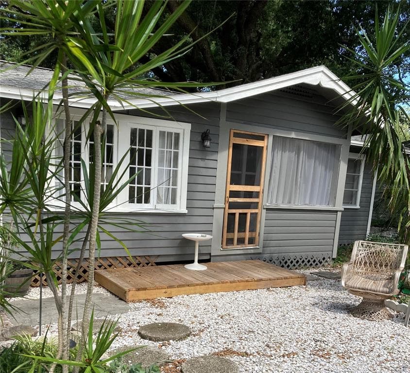 1238 NEW YORK AVENUE DUNEDIN, FL 34698