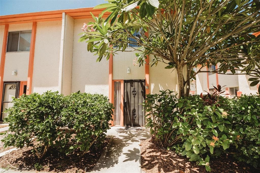 1655 58TH TERRACE S UNIT 8 ST PETERSBURG, FL 33712