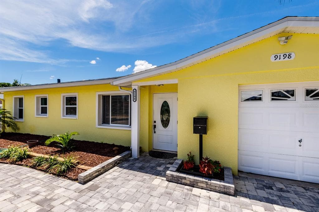 9198 TREASURE LANE NE ST PETERSBURG, FL 33702