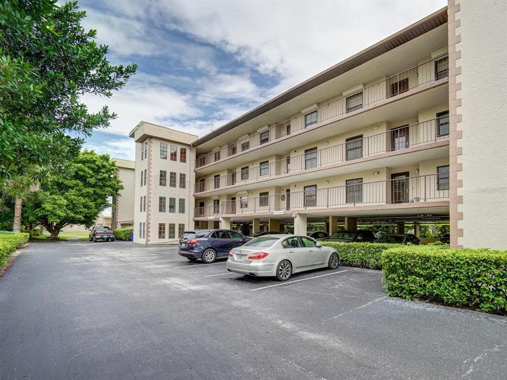 2651 MICHAEL PLACE UNIT 105 DUNEDIN, FL 34698