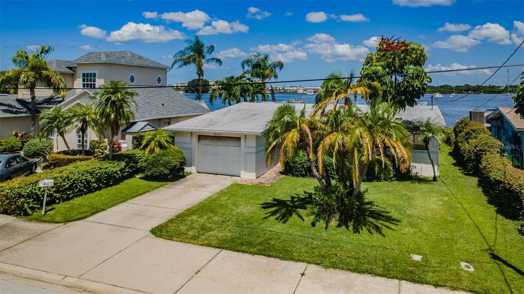 820 BAY POINT DRIVE MADEIRA BEACH, FL 33708