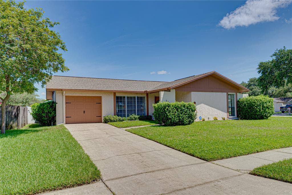 5201 WINDLAFF AVENUE TAMPA, FL 33625