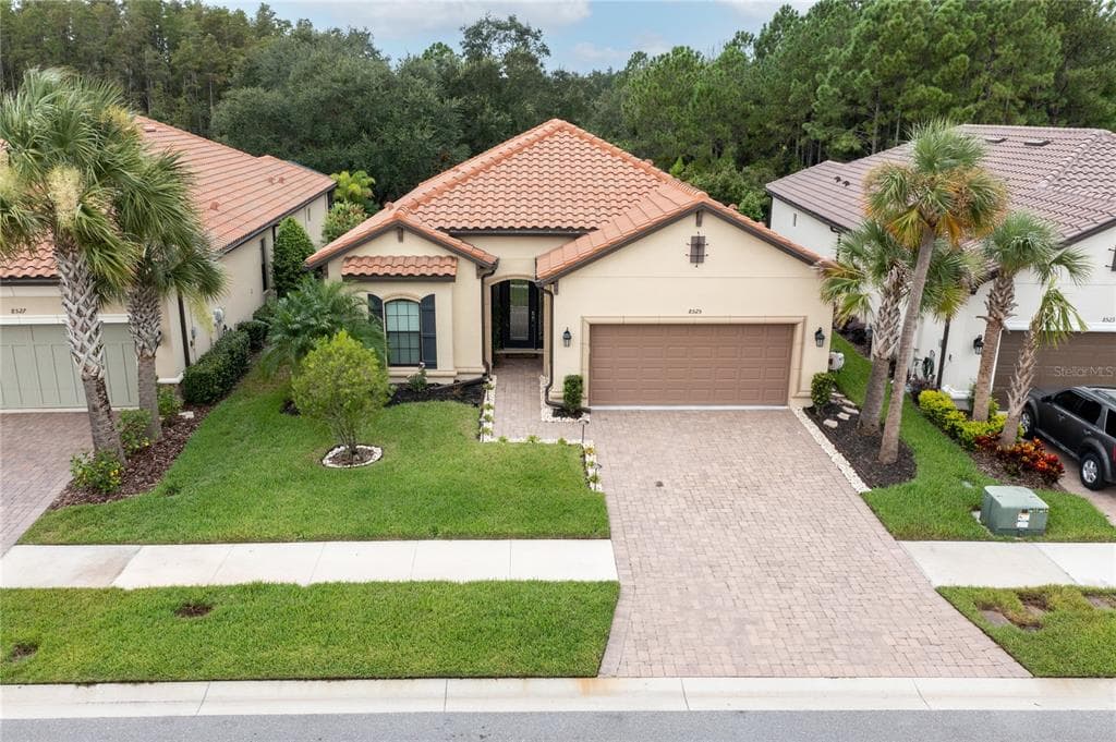 8525 GRAND ALBERATO ROAD TAMPA, FL 33647