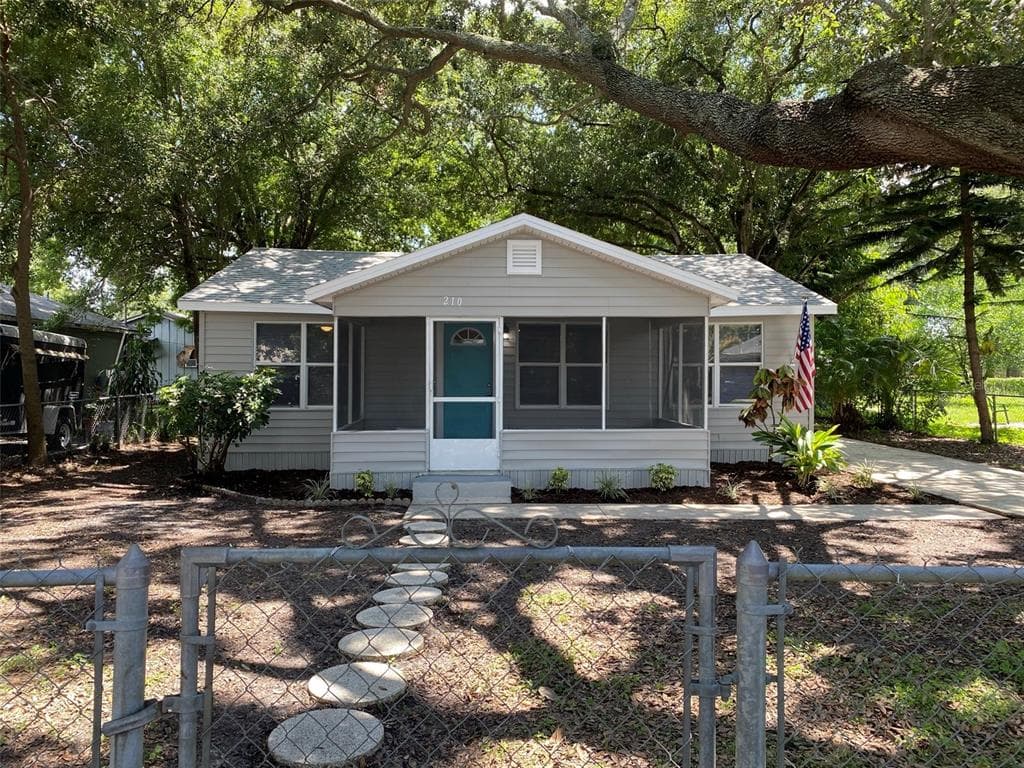 210 PIKE STREET AUBURNDALE, FL 33823