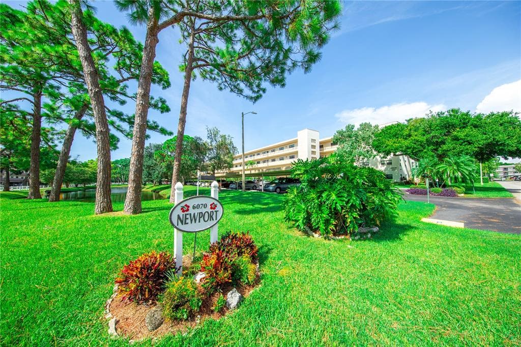 6070 80TH STREET N UNIT 215 ST PETERSBURG, FL 33709