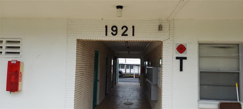 1921 58TH AVENUE N UNIT 21 ST PETERSBURG, FL 33714
