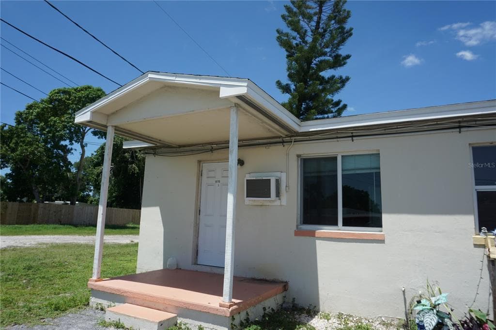 10715 61ST AVENUE SEMINOLE, FL 33772