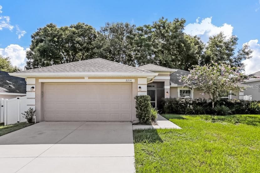 2214 ANGEL FISH LOOP LEESBURG, FL 34748