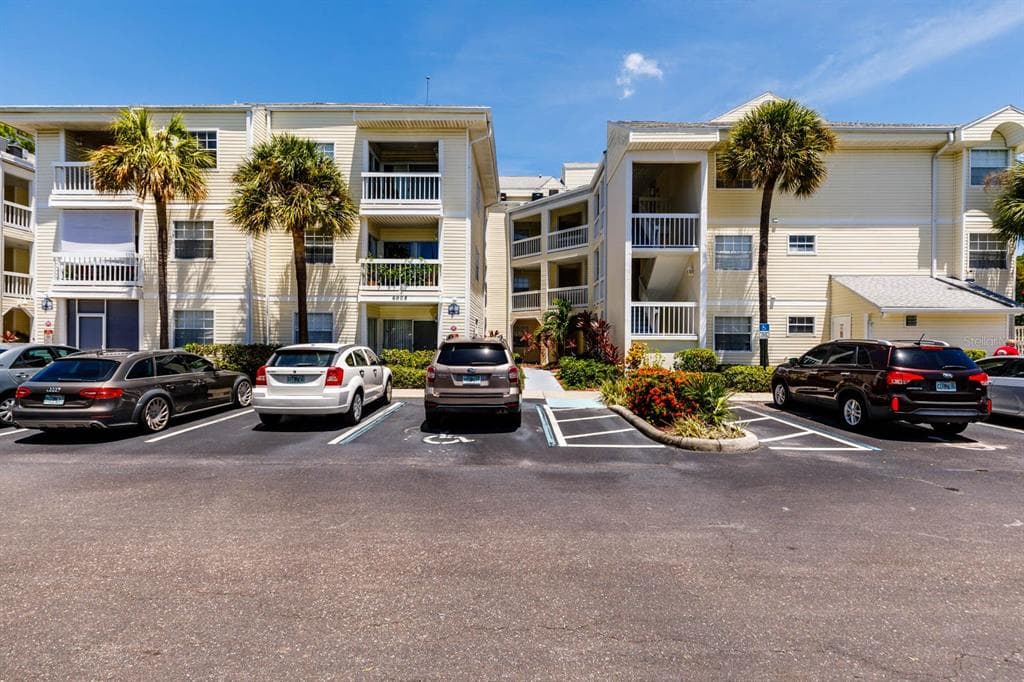 6908 STONESTHROW CIRCLE N UNIT 10204 ST PETERSBURG, FL 33710