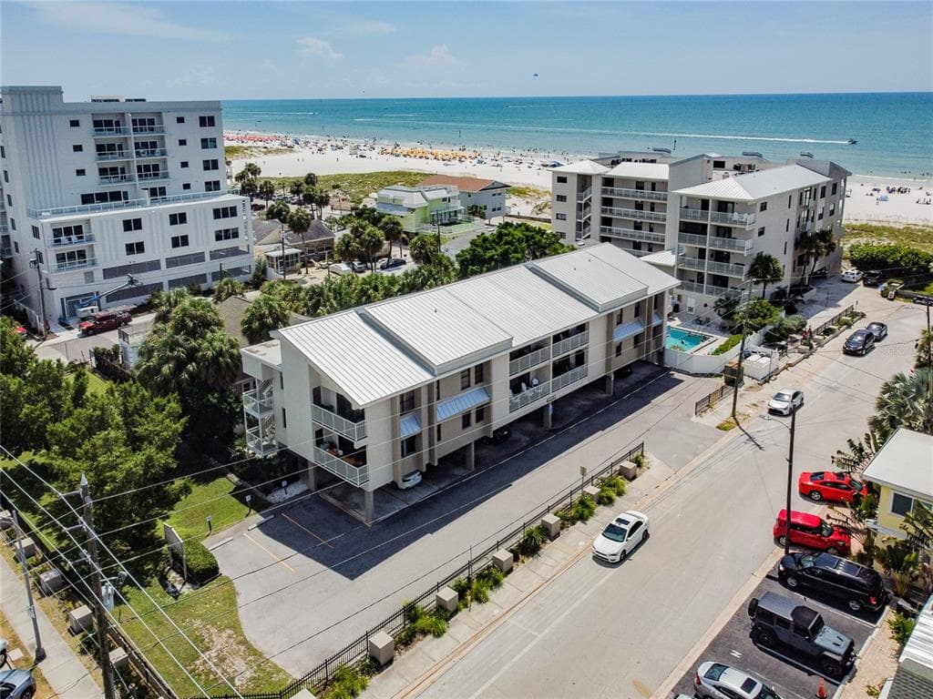 15 GLENDALE STREET UNIT B6 CLEARWATER, FL 33767