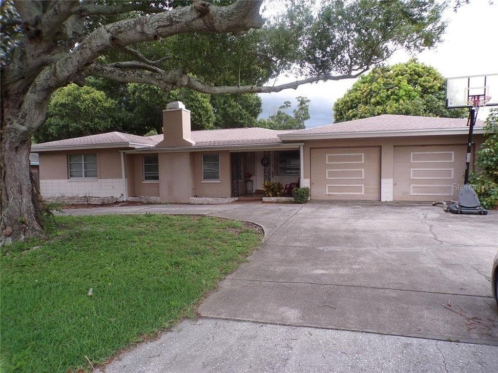 1631 PINEWOOD DRIVE CLEARWATER, FL 33756