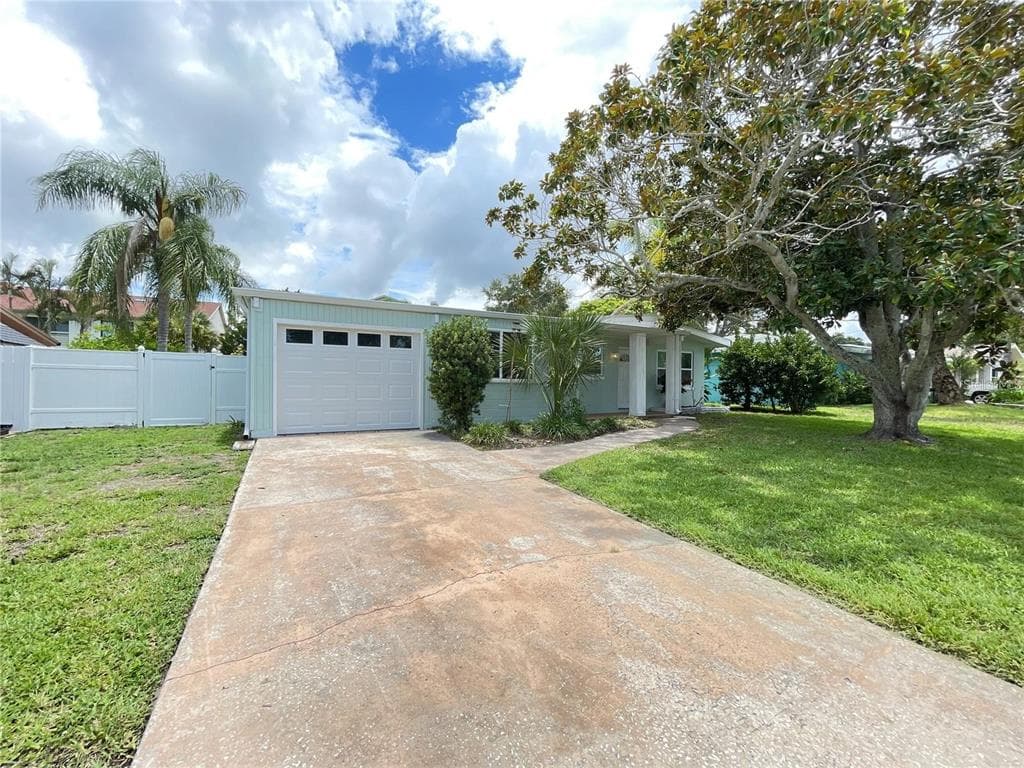 2271 CAROLYN DRIVE DUNEDIN, FL 34698