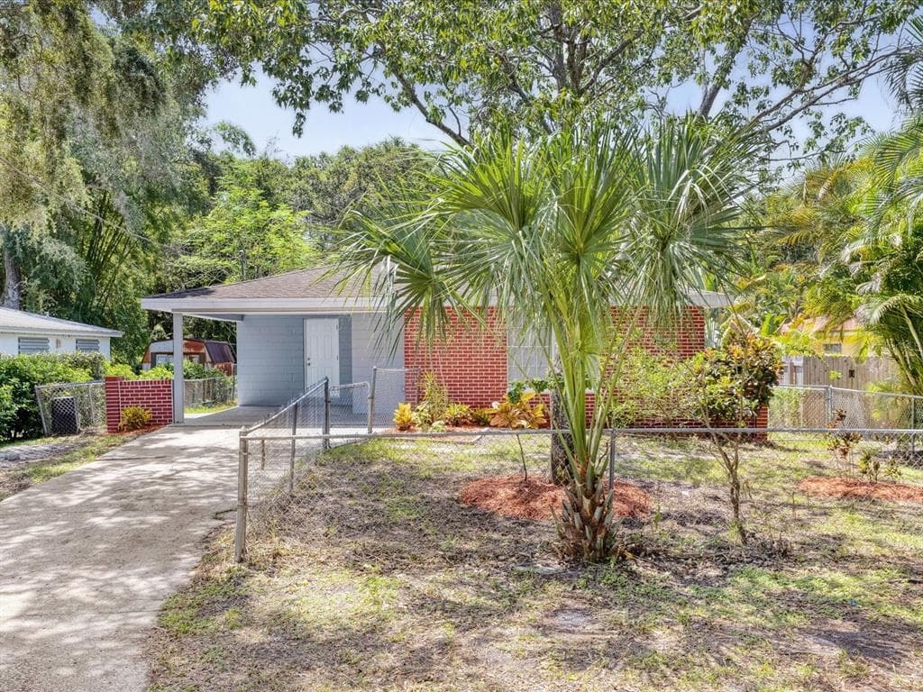3222 W VICTORIA AVENUE TAMPA, FL 33611