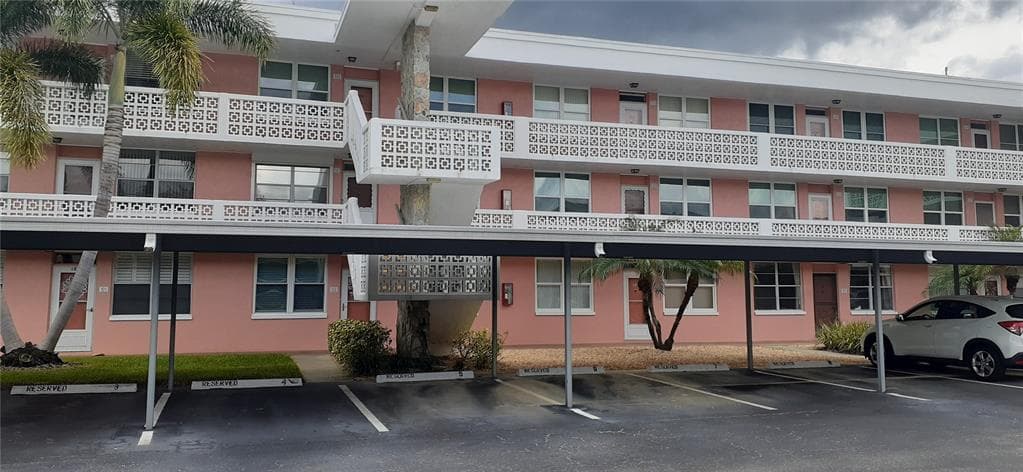 4895 BAY STREET NE UNIT 303 ST PETERSBURG, FL 33703