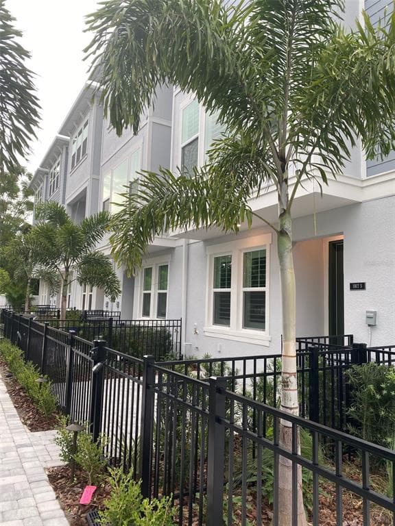 204 S TAMPANIA AVENUE UNIT 5 TAMPA, FL 33609