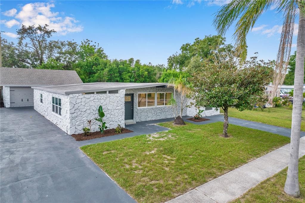 1106 TEAKWOOD AVENUE TAMPA, FL 33613