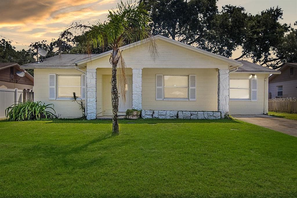 8807 SPRUCE LANE TAMPA, FL 33637