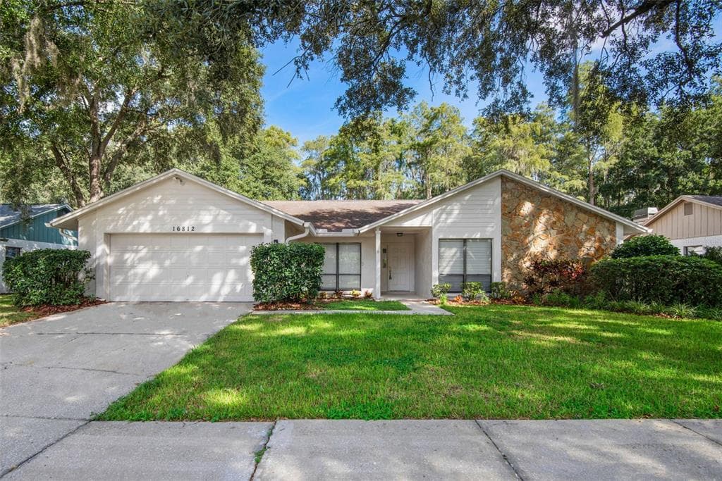 16812 BELLWOOD MANOR TAMPA, FL 33618