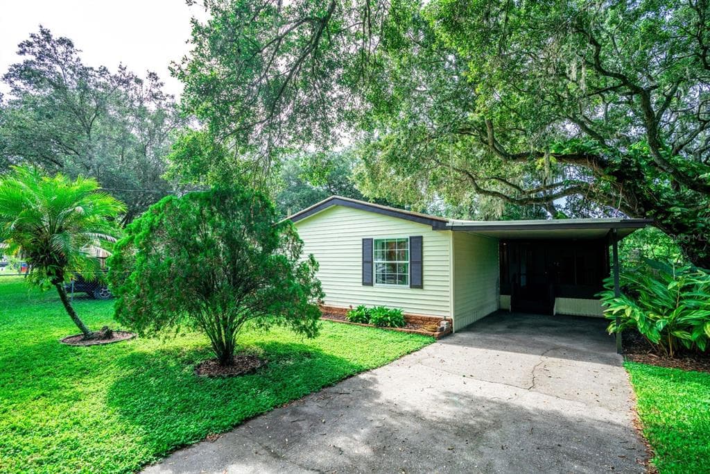 8801 MARC DAVID LANE GIBSONTON, FL 33534