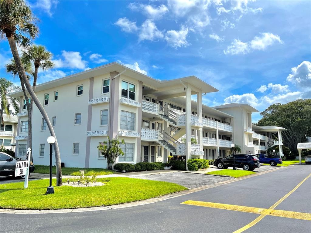1235 S HIGHLAND AVENUE UNIT 2-301 CLEARWATER, FL 33756