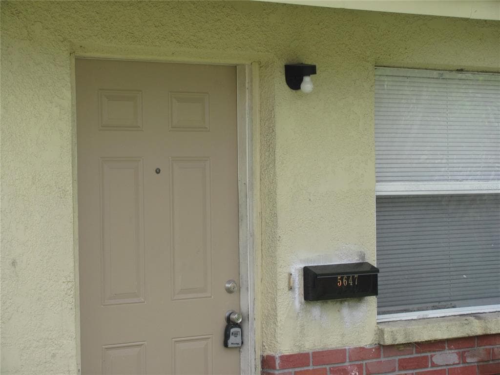 5647 MANCHESTER STREET N ST PETERSBURG, FL 33703