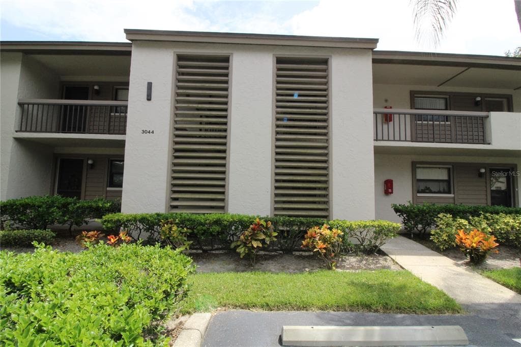 3044 EASTLAND BOULEVARD UNIT I202 CLEARWATER, FL 33761