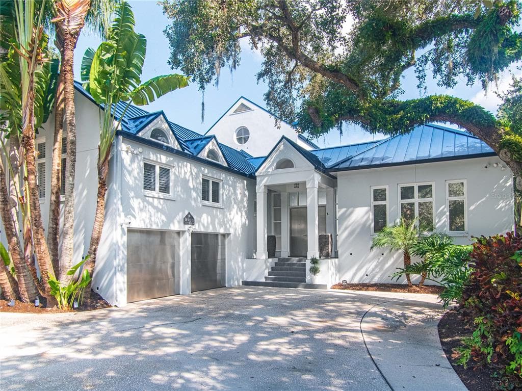 2703 CHAMBRAY LANE TAMPA, FL 33611