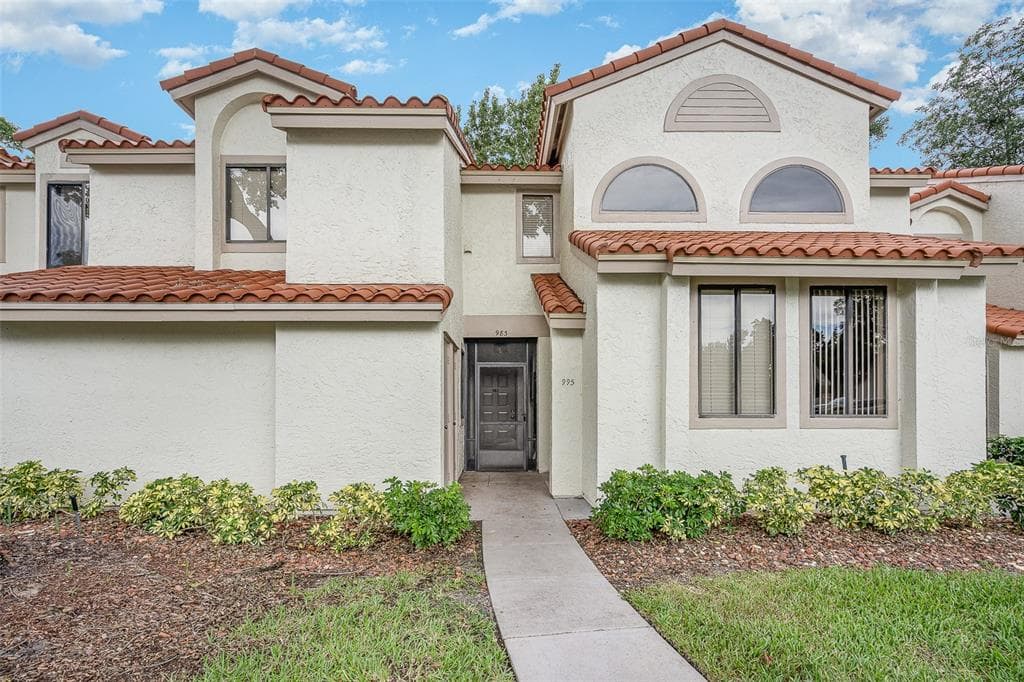 983 COUNTRY CLUB DRIVE UNIT 213 TITUSVILLE, FL 32780