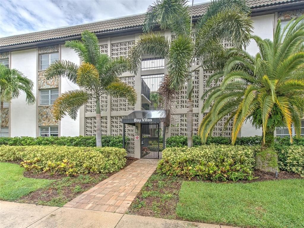 125 5TH AVENUE NE UNIT 180 ST PETERSBURG, FL 33701