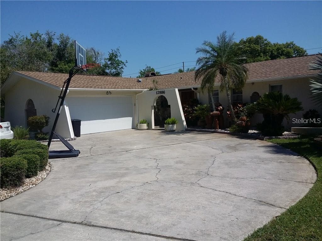 12886 LOIS AVENUE SEMINOLE, FL 33776
