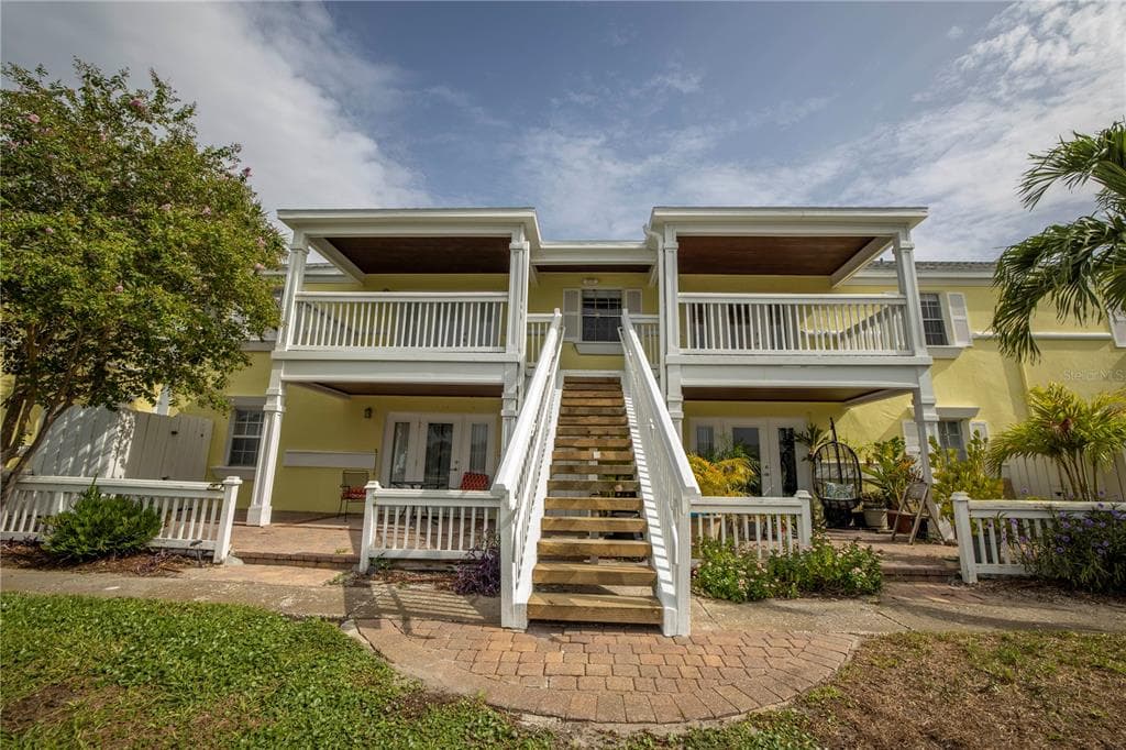 220 POMPANO DRIVE SE UNIT F ST PETERSBURG, FL 33705