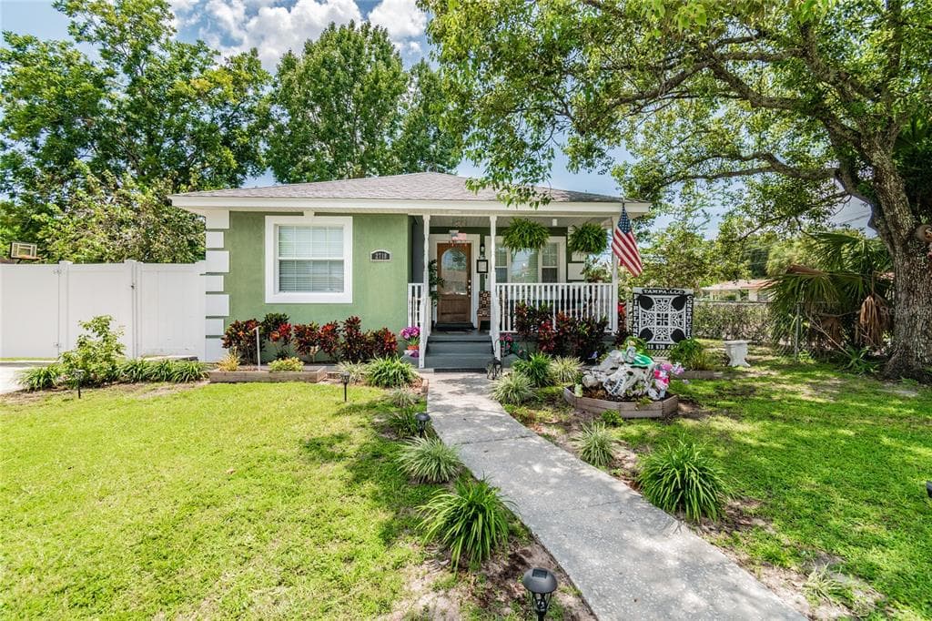 2718 W SAINT JOSEPH STREET TAMPA, FL 33607