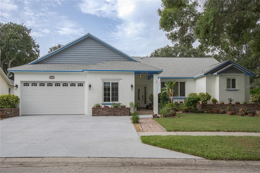 9176 CYPRESS TRAIL LARGO, FL 33777