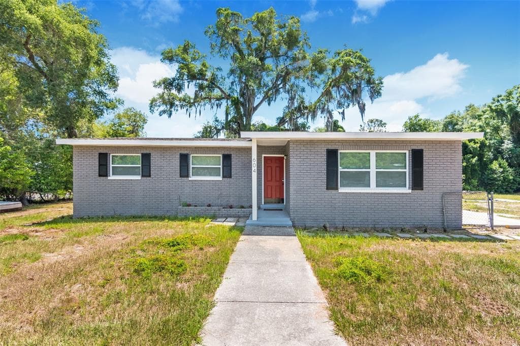 604 S KINGSWAY ROAD SEFFNER, FL 33584