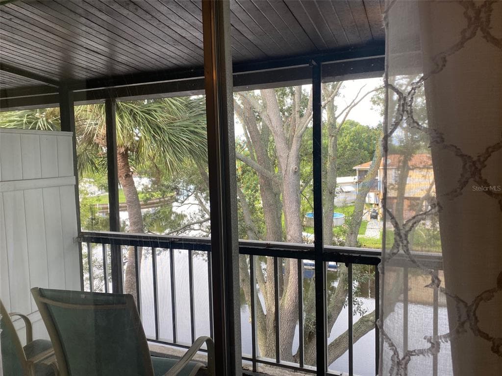 9213 TUDOR DRIVE UNIT B204 TAMPA, FL 33615
