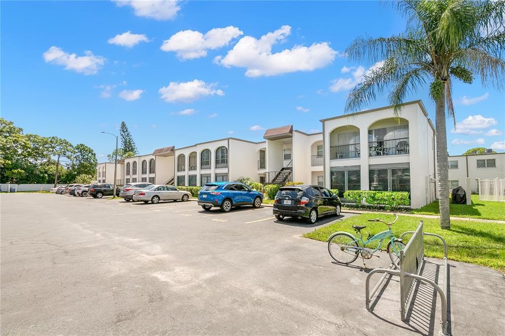 7701 STARKEY ROAD UNIT 438 SEMINOLE, FL 33777