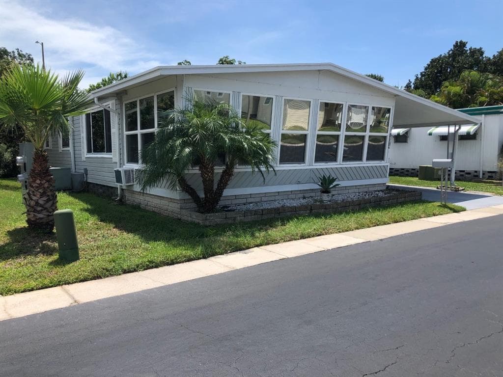 10314 S LAKE DRIVE UNIT 137 LARGO, FL 33773