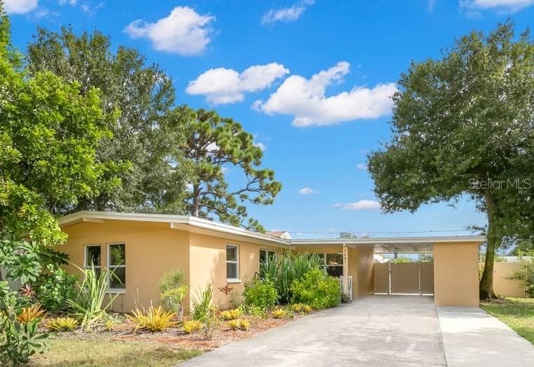 8461 JACARANDA AVENUE SEMINOLE, FL 33777