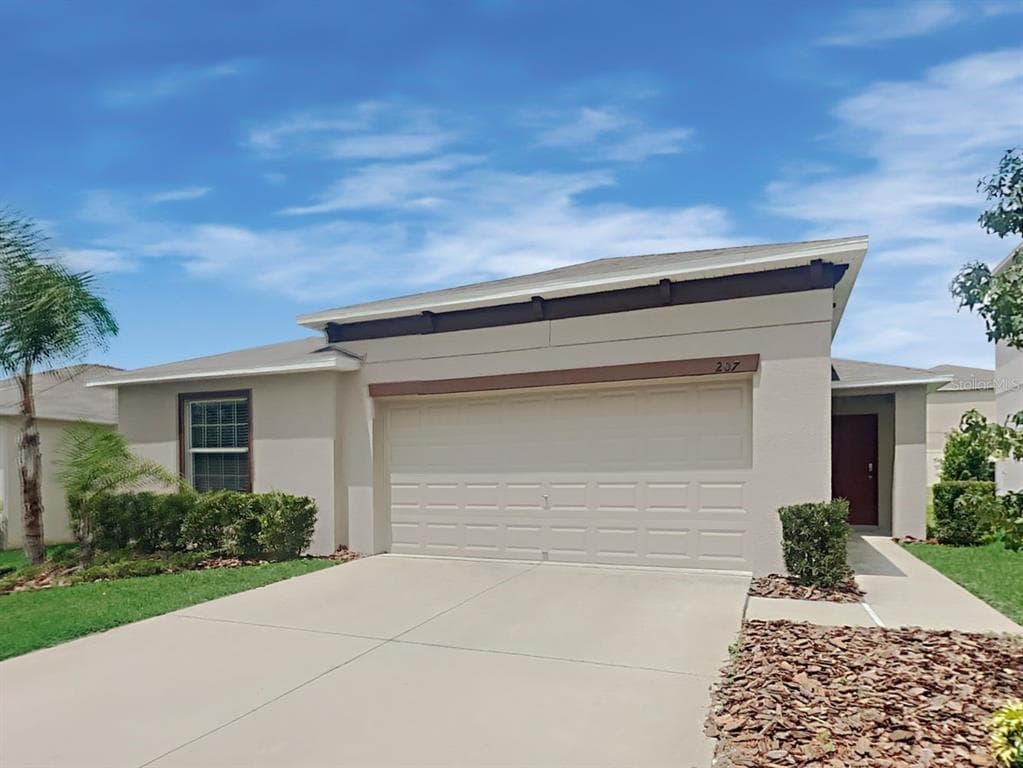 207 ENGLISH HERITAGE PLACE DOVER, FL 33527