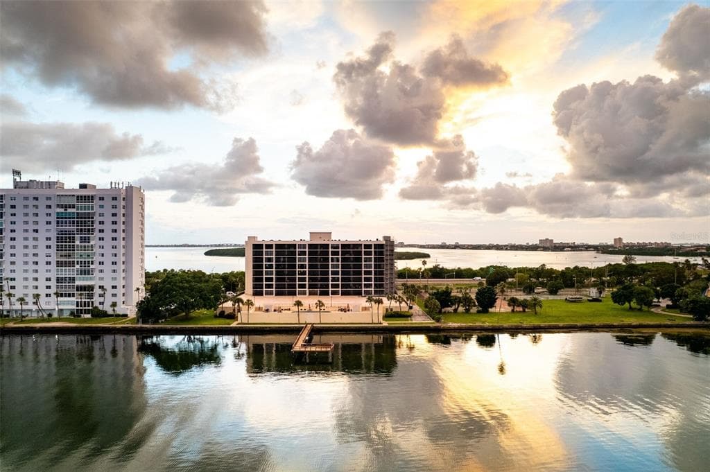 7100 SUNSHINE SKYWAY LANE S UNIT 203 ST PETERSBURG, FL 33711
