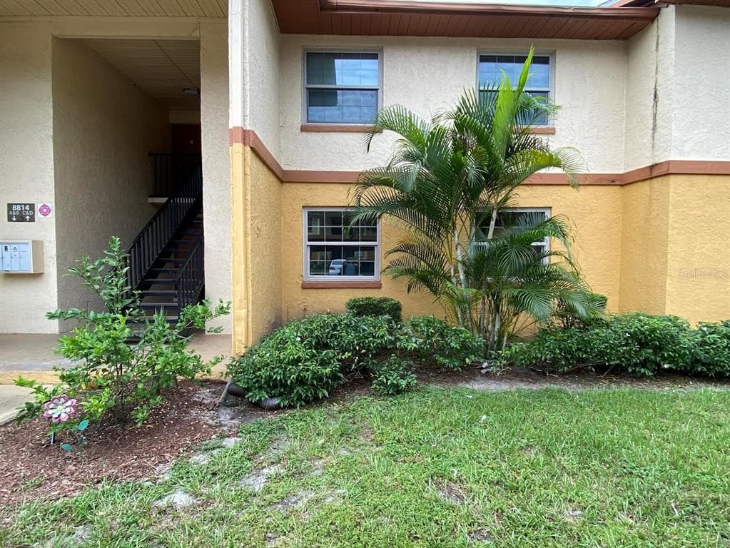 8814 CRESTVIEW DRIVE UNIT B TAMPA, FL 33604