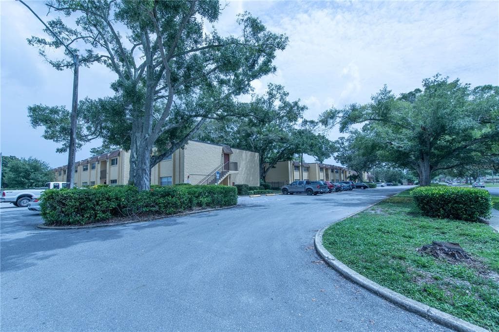 4450 40TH AVENUE N UNIT D7 ST PETERSBURG, FL 33714