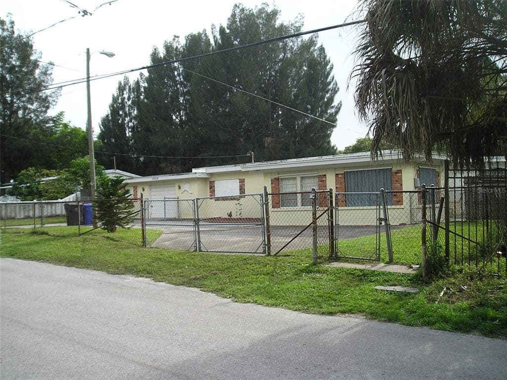 10029 LINDA STREET GIBSONTON, FL 33534