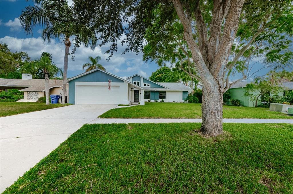2533 BLOSSOM LAKE DRIVE HOLIDAY, FL 34691
