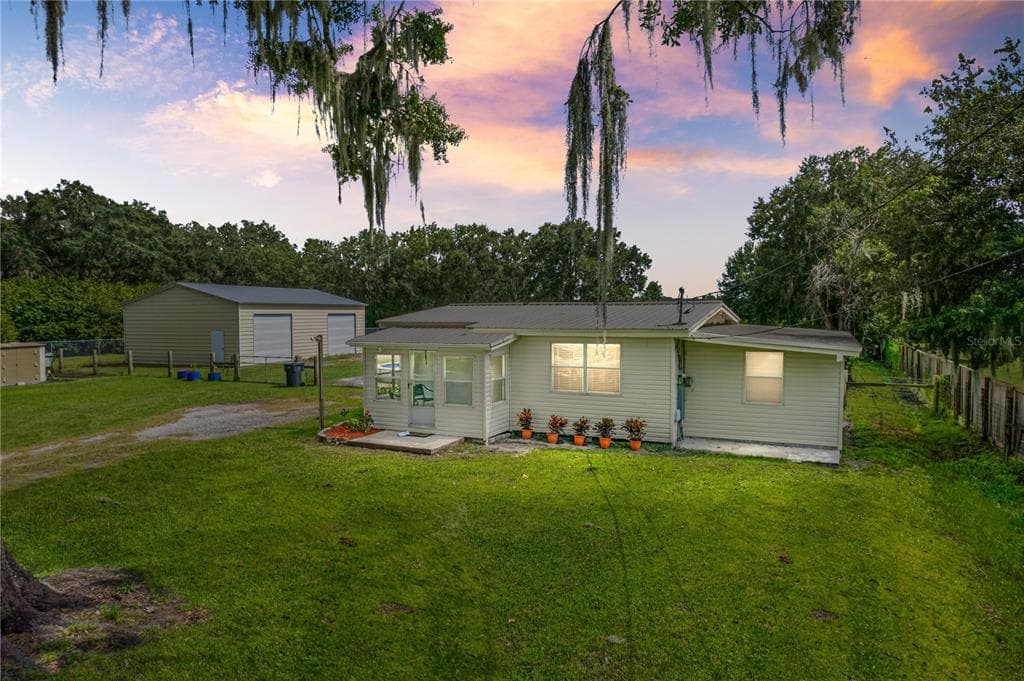 2237 MORICZVILLE LANE PLANT CITY, FL 33565